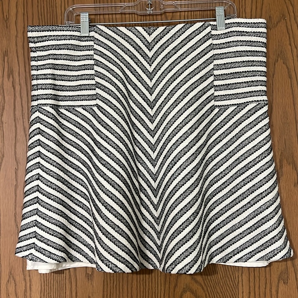 LOFT cream and black striped flip skirt